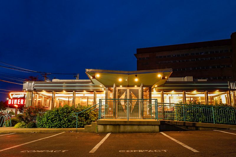 Georgie's Diner, West Haven