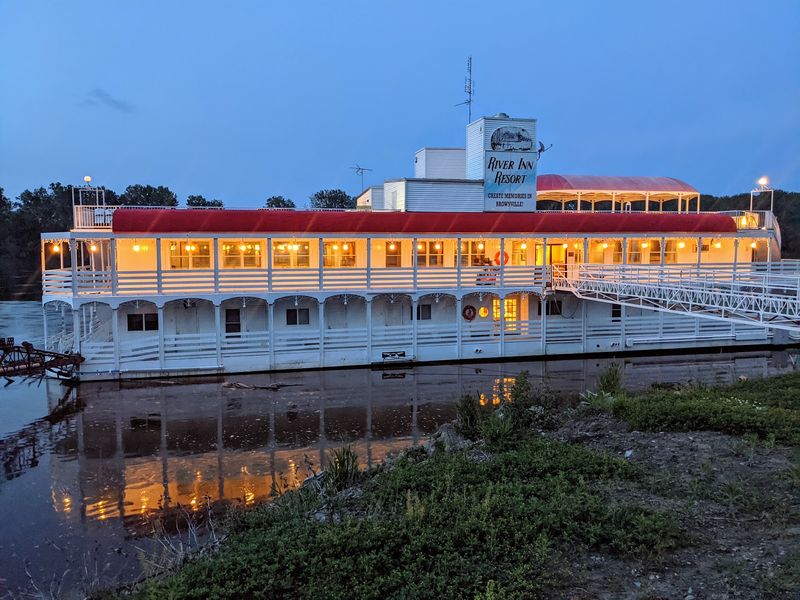 10 Nebraska Overnight Getaways For A Much-Needed August Escape - Decor Hint River Inn Resort, Brownville