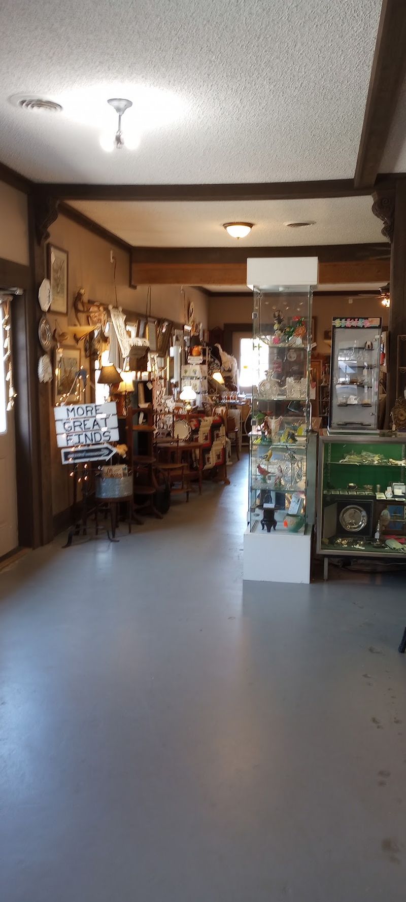This Massive Antique Mall In Georgia Is The Sort Of Treasure-Filled Spot Collectors Dream About - Decor Hint A Collection of Quilts, Linens, And Fine Handwork