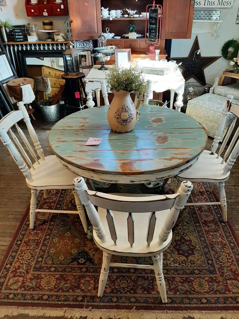 The Century Old Mansion In Minnesota That's Been Turned Into A Shopper's Dream Come True - Decor Hint Outdoor Vendor Events On The Lawn