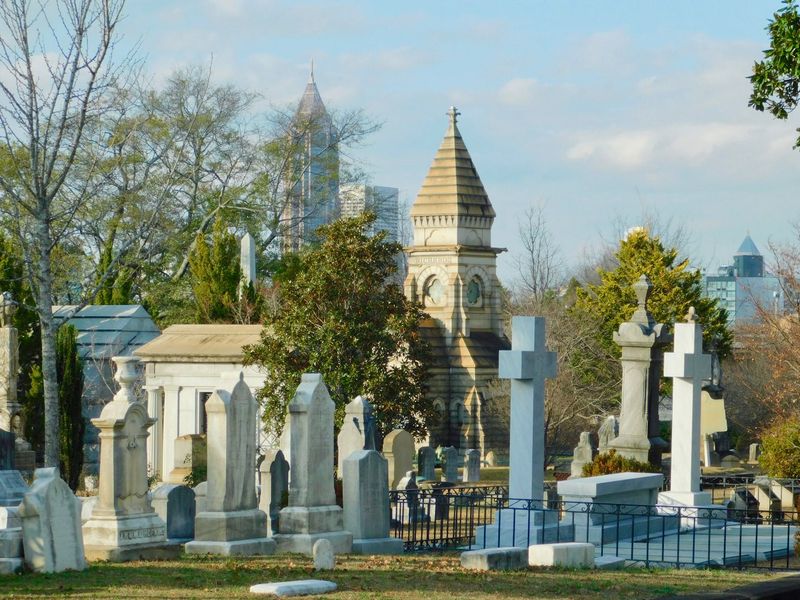 9 Eerie Cemeteries In Georgia That Locals Swear Are Too Spooky To Visit Alone - Decor Hint Oakland Cemetery, Atlanta