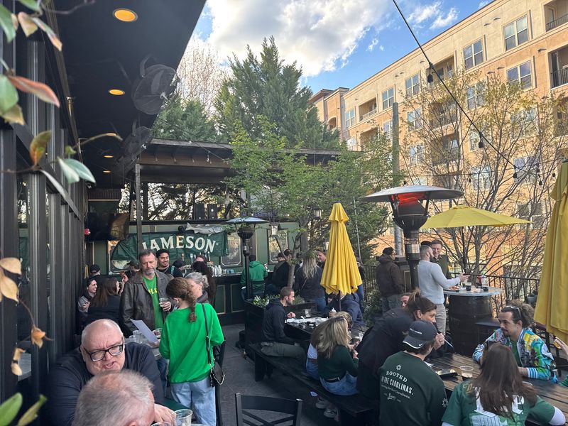 This North Carolina Irish Pub Serves A Shepherd's Pie Locals Keep Coming Back For - Decor Hint Bring Friends And Turn Dinner Into A Long Casual Night Out