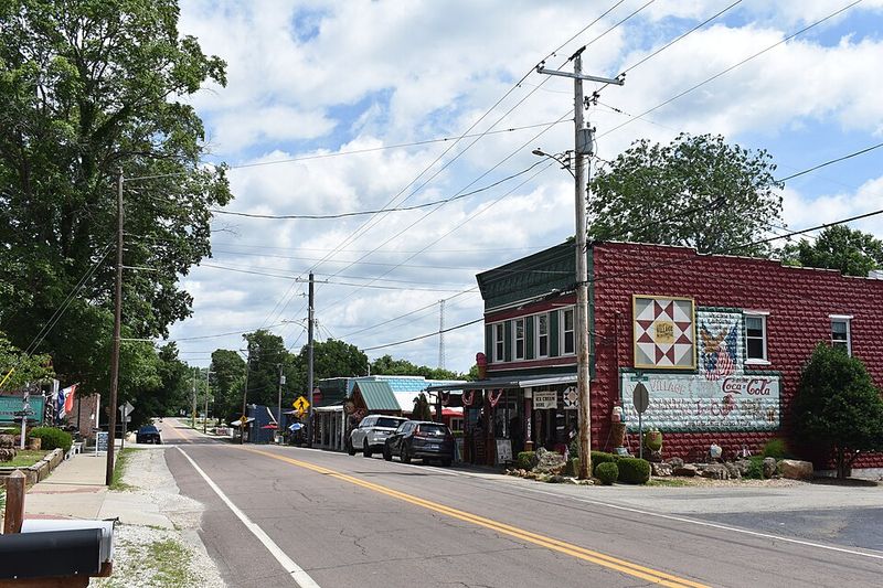 You Might Think You're In Scotland When You Visit This Missouri Town - Decor Hint Where To Stay In This Historic Village