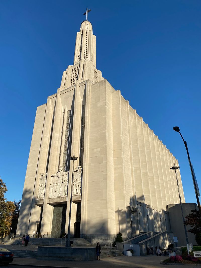Connecticut Is Home To One Of The Most Striking Gothic Cathedrals In New England - Decor Hint A Tower That Rises Nearly 300 Feet Above The Street
