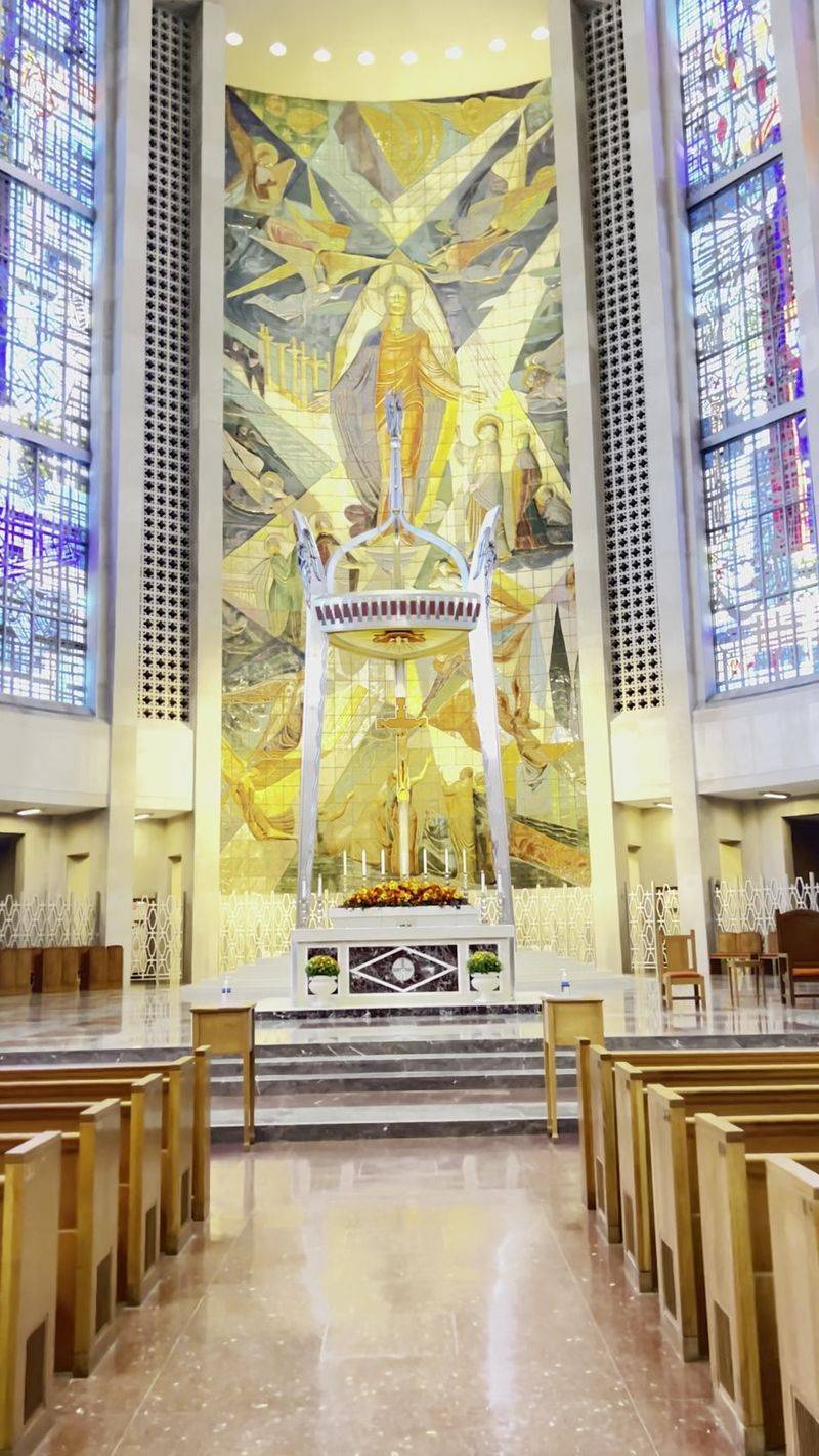 Connecticut Is Home To One Of The Most Striking Gothic Cathedrals In New England - Decor Hint Chapels And Mosaics Fill A Grand Interior