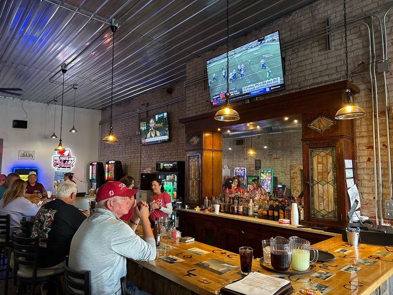 HERF's Bar & Grill, Superior