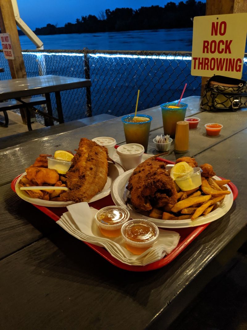 Dinner Right On The Missouri