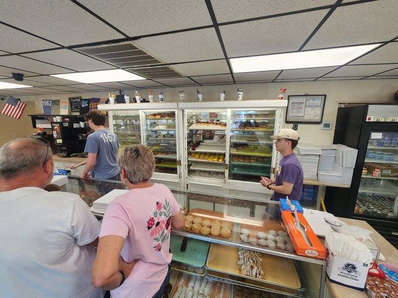 One Bite Explains Why This Tennessee Donut Shop Has Been Around Since 1962 - Decor Hint A College Town Institution