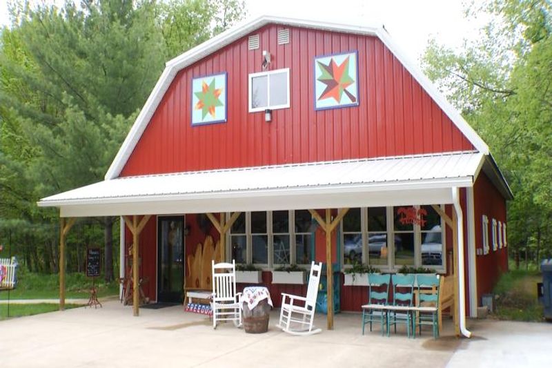 9 Must-Visit And Surprisingly Affordable Fabric Shops In Northern Michigan - Decor Hint Cardinal Creations Quilt Shop