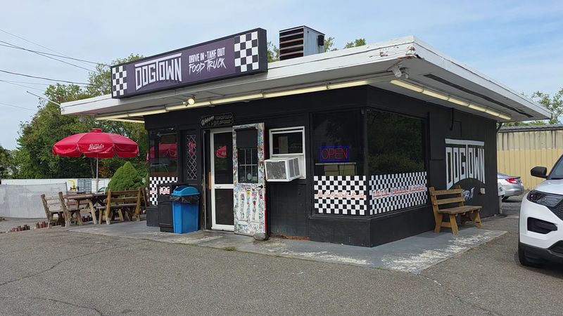 11 Tiny Connecticut Restaurants That Locals Don't Want To Share With Tourists - Decor Hint Dogtown, Milford