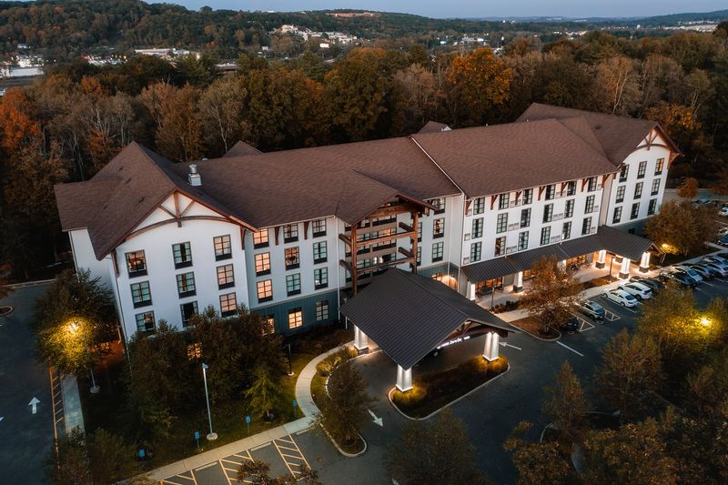 12 Connecticut Escapes That Feel Far More Expensive Than They Are - Decor Hint Hotel Zero Degrees Danbury, Danbury