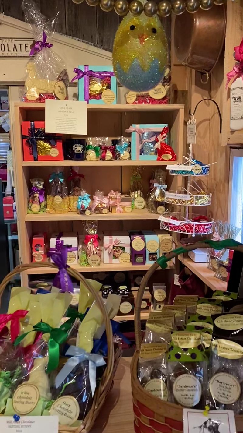 11 Connecticut Candy Stores And Sweet Shops That Keep Old-Fashioned Traditions Alive - Decor Hint Thorncrest Farm & Milk House Chocolates, Goshen