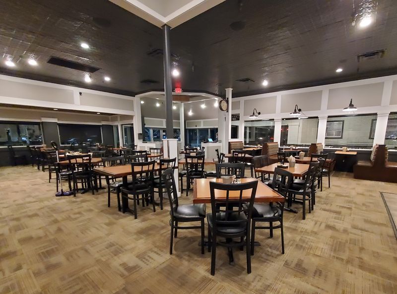This All-You-Can-Eat Florida Buffet Is A Must-Visit For Hungry Diners - Decor Hint A Room That Welcomes Everyone