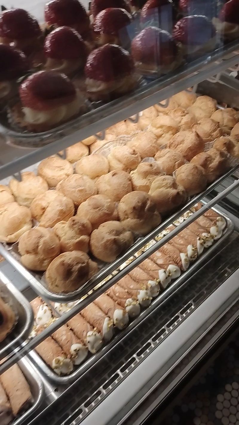 Cannoli That People Cross Boroughs For