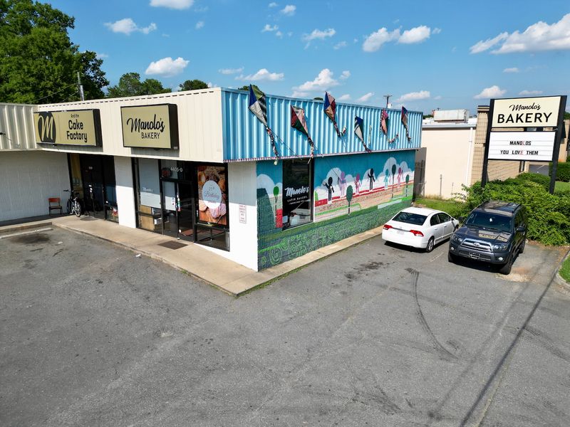 Manolo's Bakery