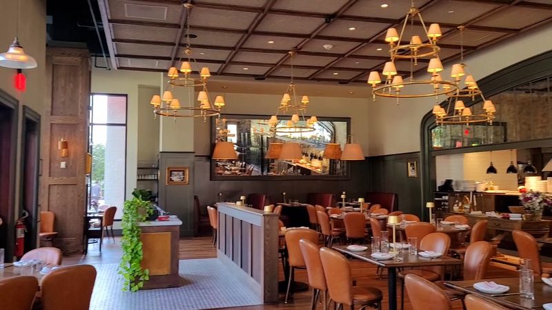 This North Carolina Italian Restaurant Stacks Its Famous Lasagna 15 Layers High - Decor Hint Pair The Lasagna With Focaccia Or A Simple Starter