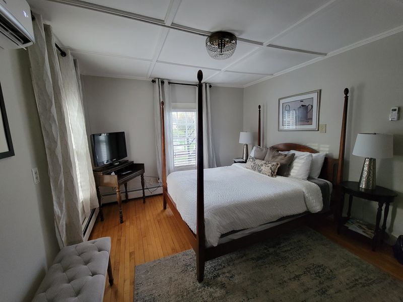 Ten Guest Rooms Turn Dinner Into An Overnight Escape