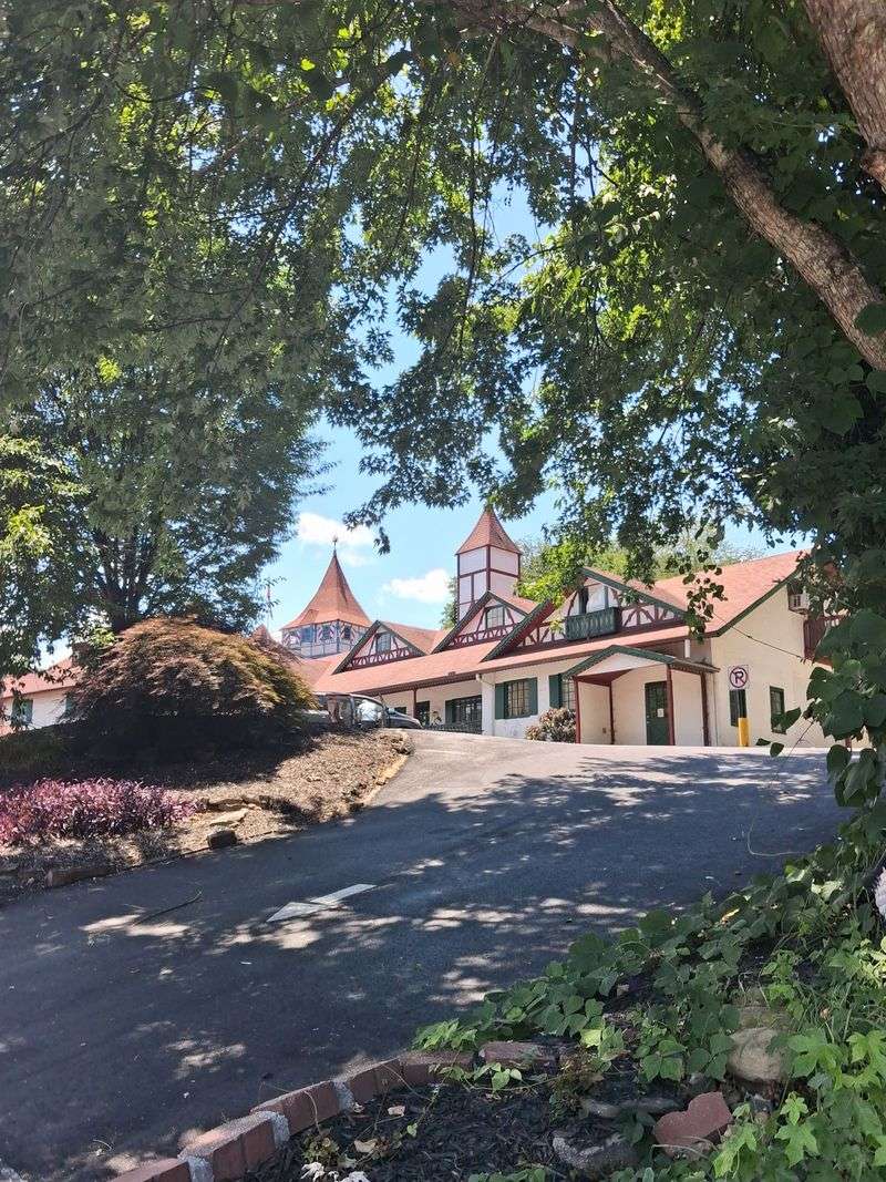 Riverwalk Village, Helen