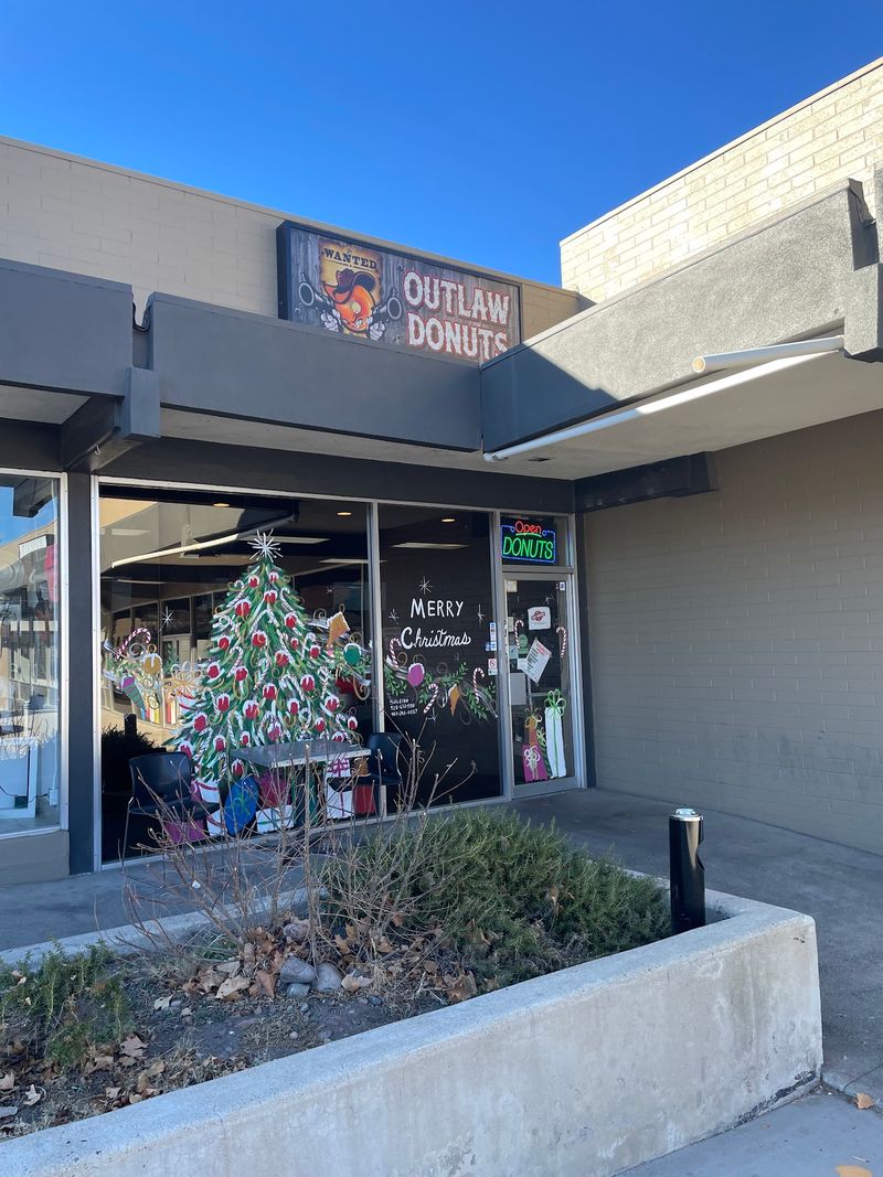 10 Legendary Donut Shops In Arizona That Are Truly Worth The Detour - Decor Hint Outlaw Donuts