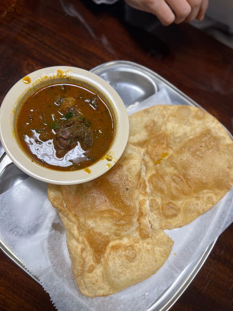 Spice Up Your Week At This Illinois Indian Kitchen Locals Are Talking About - Decor Hint Idli And Vada For The Soft And Crunchy Crowd