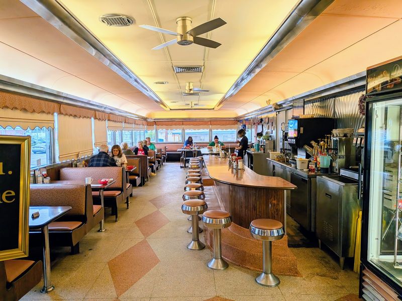 9 Timeless Pennsylvania Restaurants Locals Recommend For A Cheap Meal - Decor Hint Terry's Diner, Moosic