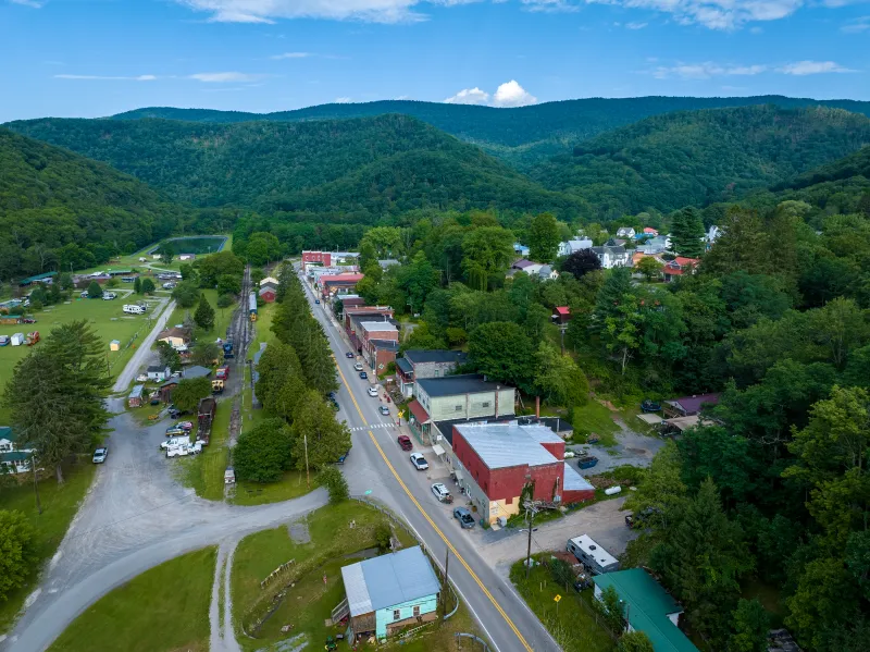 This Quiet Kentucky Mountain Town Is Becoming A Dreamy Late Summer Escape - Decor Hint Bob Amos Park And The Long View