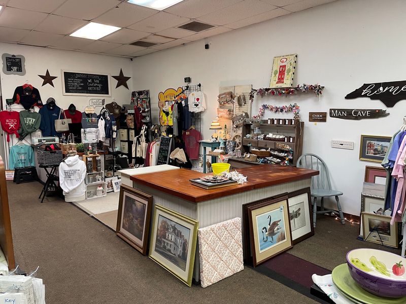 8 Old-Fashioned North Carolina Grocery Markets That Feel Like A Step Back In Time - Decor Hint Crossroads Country Market - Climax, North Carolina