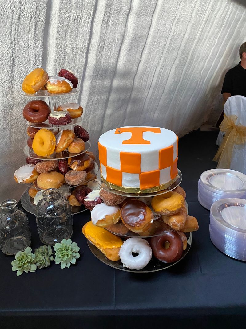 One Bite Explains Why This Tennessee Donut Shop Has Been Around Since 1962 - Decor Hint Thirty Two Flavors Deep