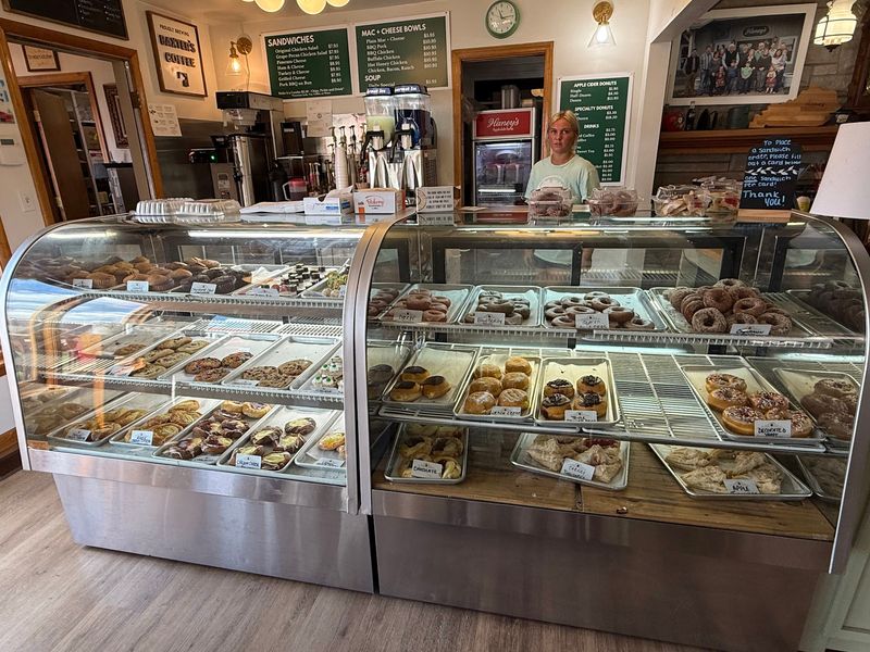This Beautiful Kentucky Farm Is Quietly Opening Its Apple Orchards Before The Fall Crowds Arrive - Decor Hint Fried Apple Pies Worth Driving For