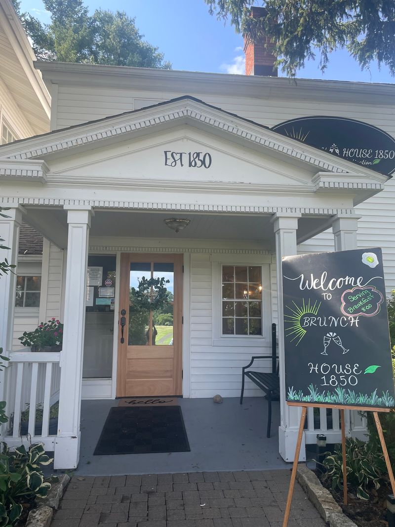 These 13 Connecticut Breakfast Spots Fill Up As Soon As The Doors Open - Decor Hint Brunch House 1850, Southbury