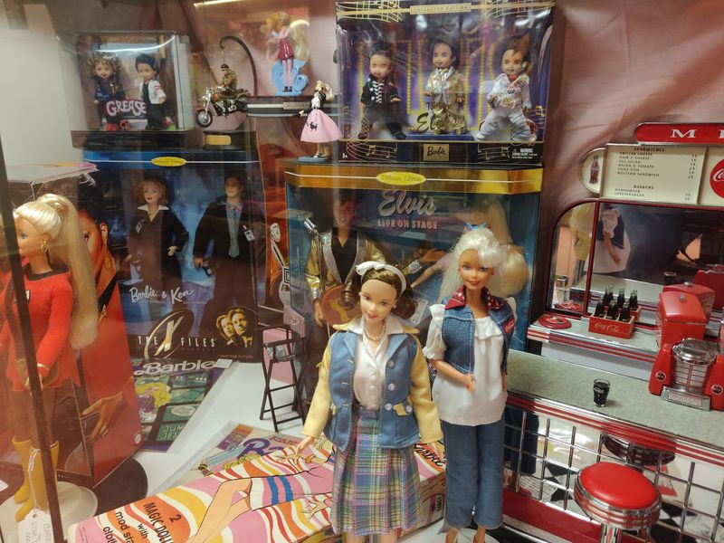 A Homespun Idaho Museum Somehow Fits Decades Of Collectibles Into One Storefront - Decor Hint Stepping Back In Time