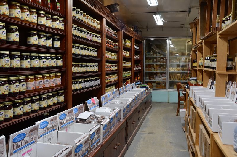 These 9 Tennessee Amish And Mennonite Country Markets Are Worth Driving For Homemade Bread And More - Decor Hint Amish Country Store, Ethridge