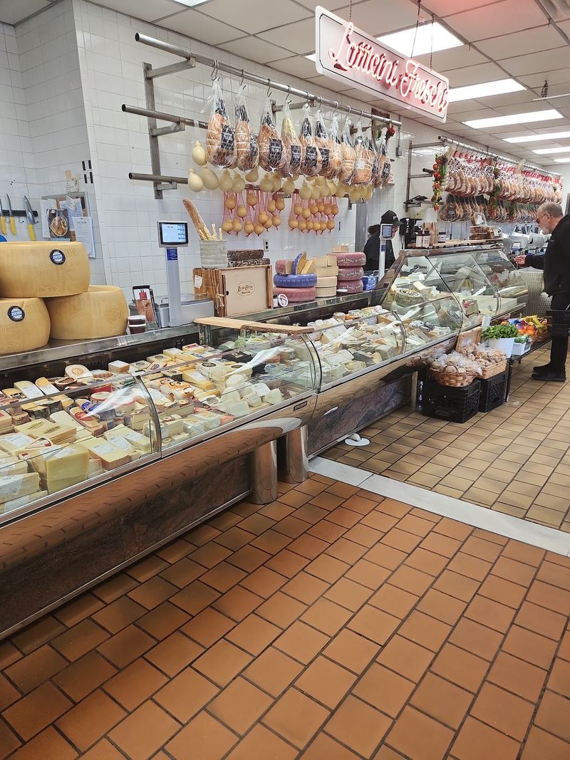 Liuzzi Gourmet Food Market, North Haven