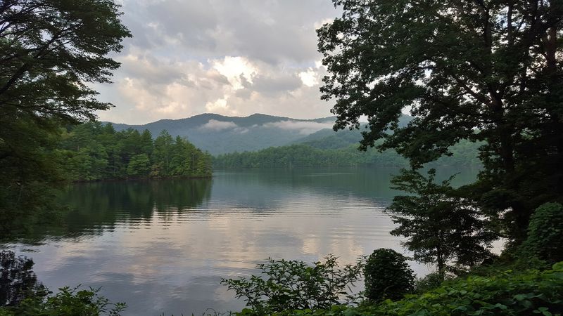 The North Carolina Lake With 76 Miles Of Mostly Undeveloped Shoreline And Barely Any Crowds - Decor Hint You Can Paddle Past Miles Of Forest Instead Of Lakefront Houses
