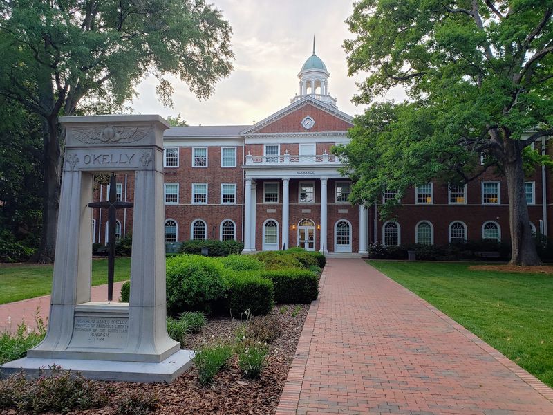 Explore The Programs That Help Undergraduates Learn Beyond Lectures