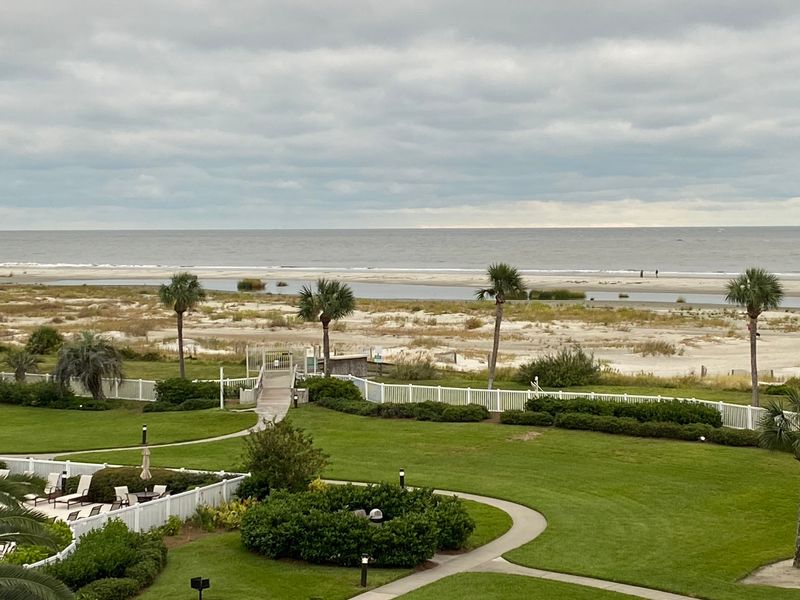 The Georgia Beach Town Locals Say Is Being Changed By Too Much Development - Decor Hint New Neighborhoods Under Ancient Oaks