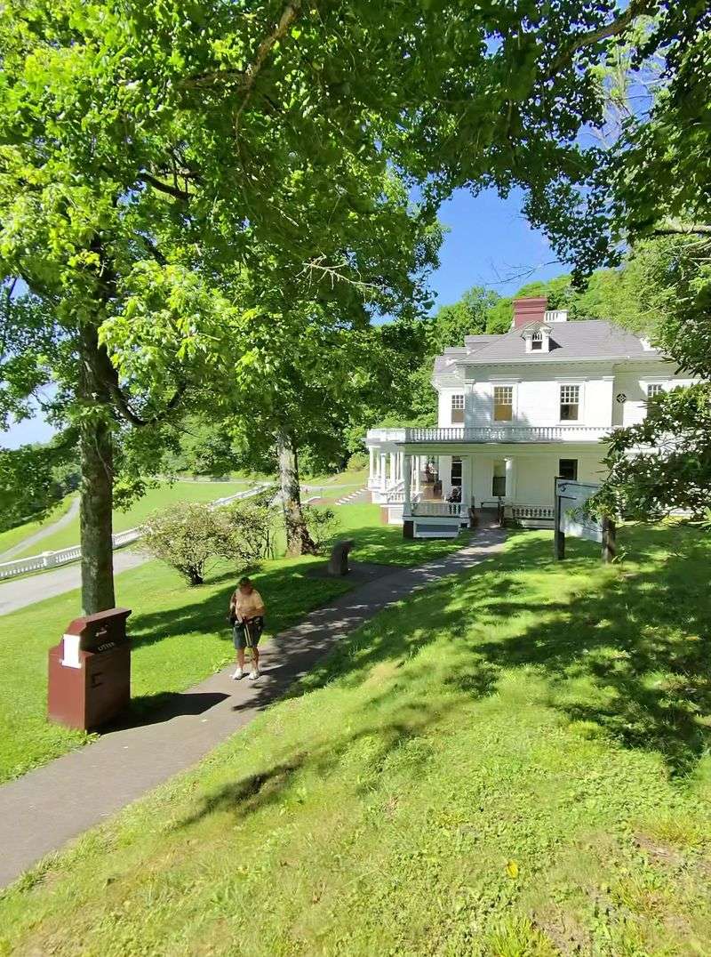 This Tiny North Carolina Mountain Town Was Just Voted The Best In The State - Decor Hint Spend An Afternoon Around Moses Cone Without Going Far
