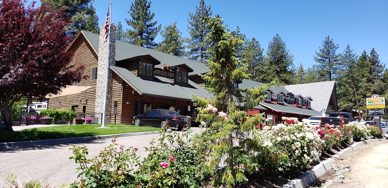 13 Quiet California Mountain Towns That Haven’t Been Spoiled By Tourists Yet - Decor Hint Wrightwood, San Bernardino County