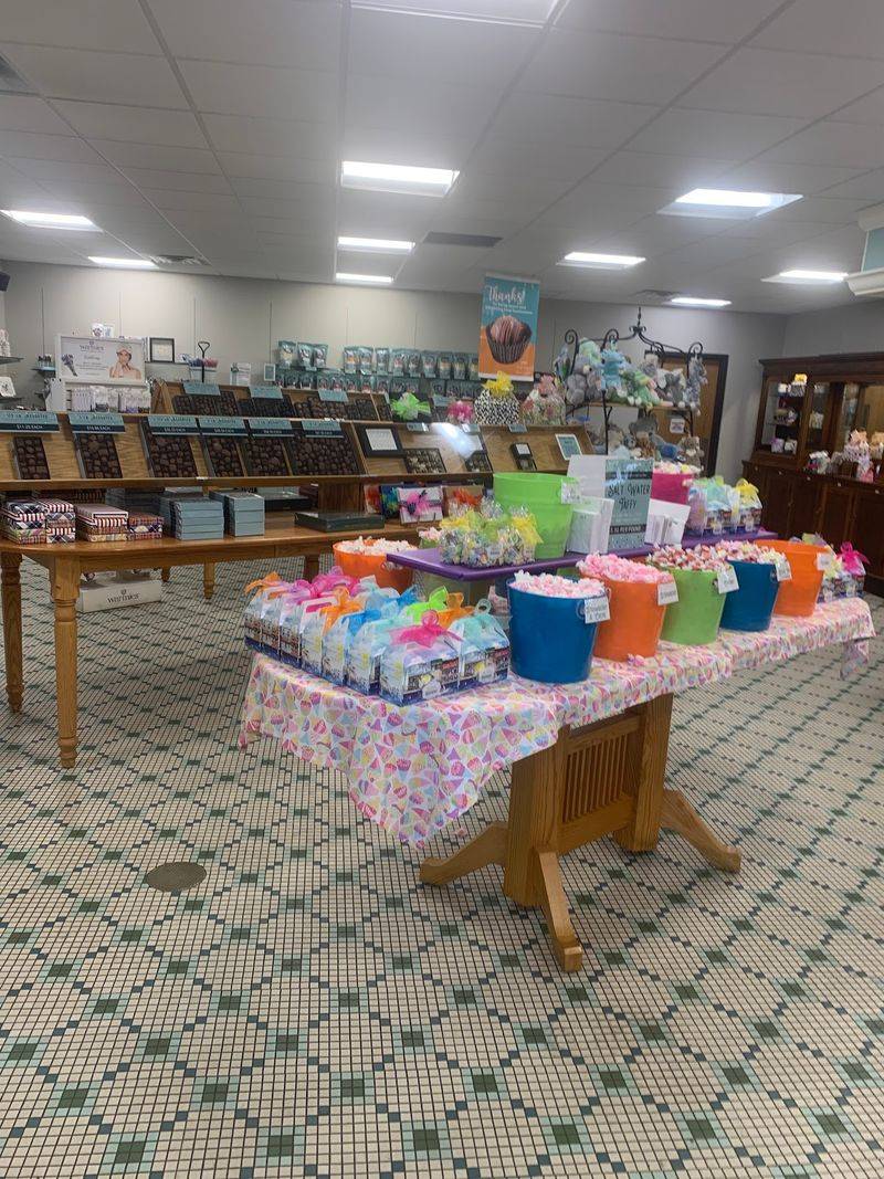 Started By Four Brothers In 1937, This Ohio Bakery Became An Ice Cream Favorite - Decor Hint Chocolate Air And Wooden Booths