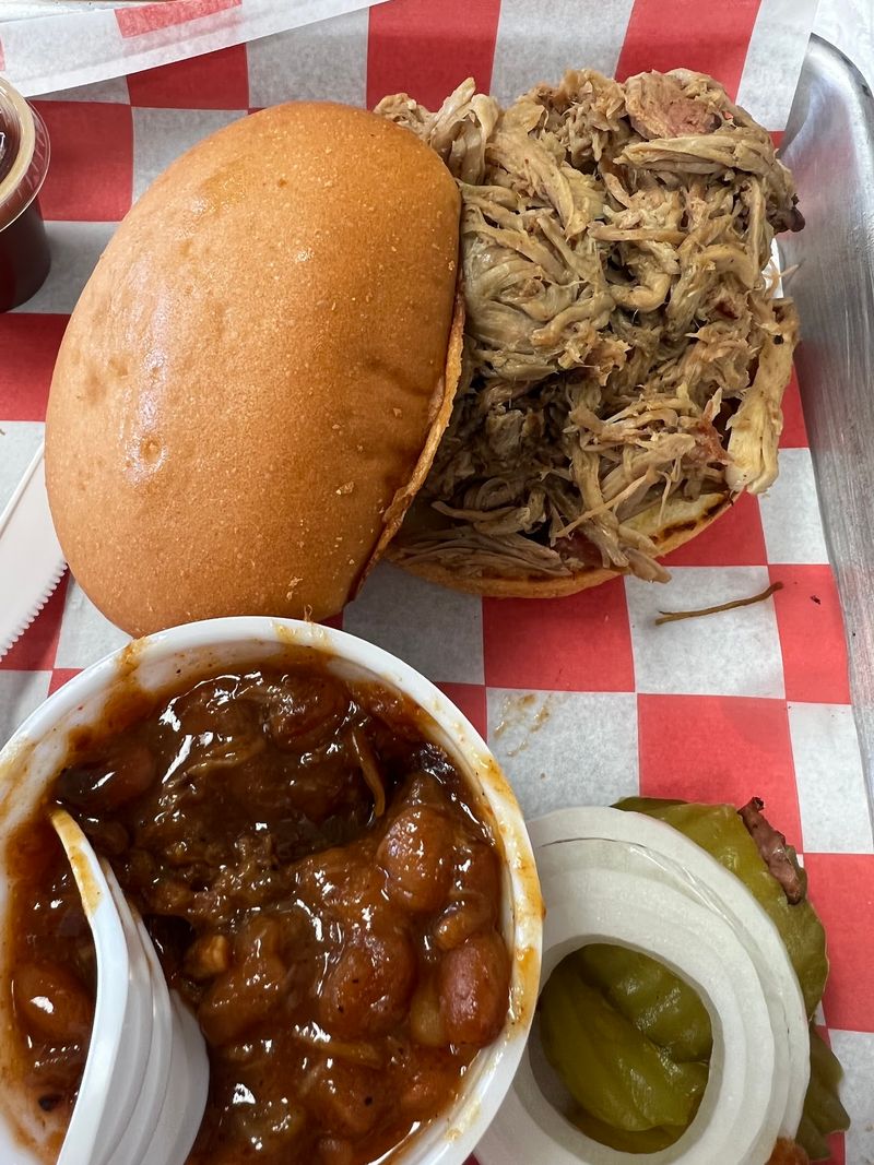 House-Made Rubs And Four Sauces Set The Tone
