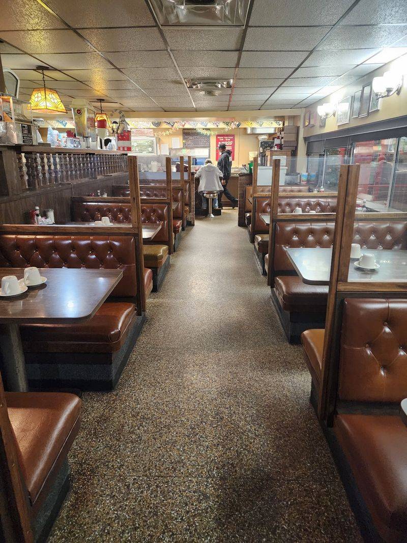 A Nostalgic Diner Experience Since 1952