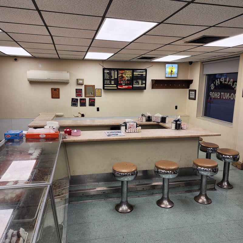One Bite Explains Why This Tennessee Donut Shop Has Been Around Since 1962 - Decor Hint Counter Stools And Conversation