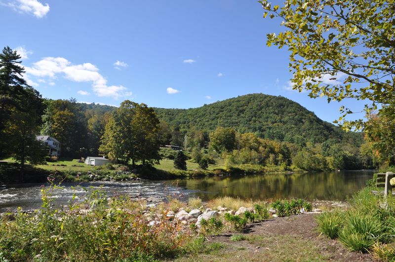 This Quiet Connecticut River Town Is So Easy To Miss Even Most Locals Haven’t Heard Of It - Decor Hint Riverside Trails With Peaceful Housatonic Views