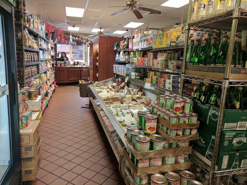 Nica's Market, New Haven