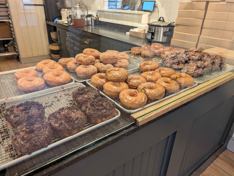 Rise Doughnuts, Wilton