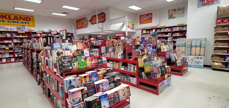 This North Carolina Bargain Store Sells Name-Brand Finds For Up To 70% Less - Decor Hint Leave With More Than You Planned And Still Spend Less Than Expected