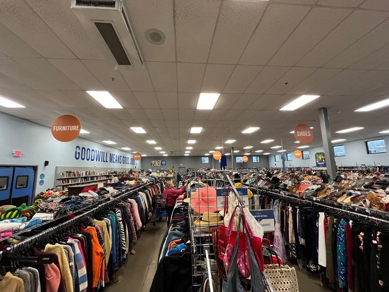 Donate Your Clutter To These 10 Kentucky Places Where It Becomes Somebody Else's Fresh Start - Decor Hint Goodwill Kentucky, Bowling Green