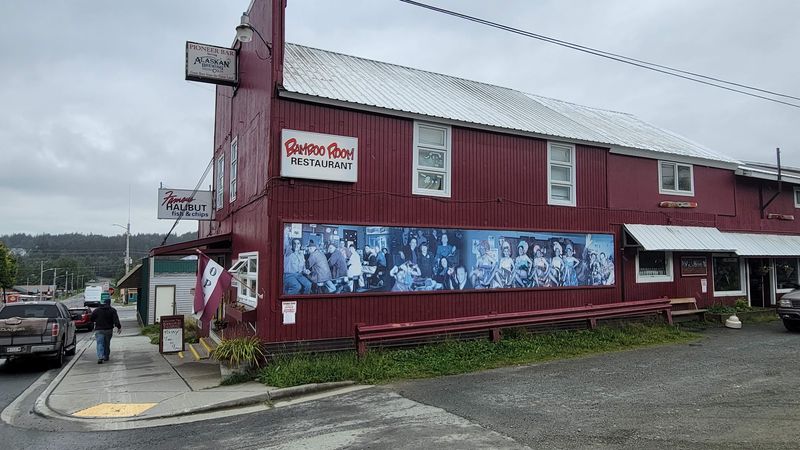 One Bowl Of The Clam Chowder At This Alaska Hole-In-The-Wall And You'll Be Hooked - Decor Hint Open Year-Round And Ready For Any Season