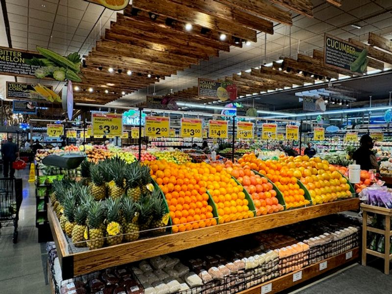 One Connecticut Market Brings Flavors From Around The World Under One Roof - Decor Hint Large Departments Turn Shopping Into Exploration