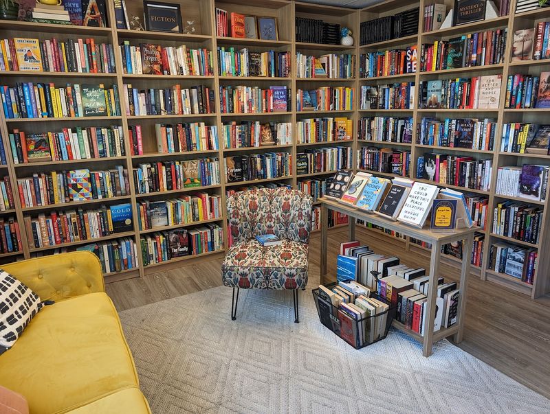 Canary Books, Nampa
